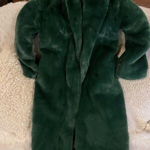 🔥🔥 Elegant Green Faux Fur Coat NWT